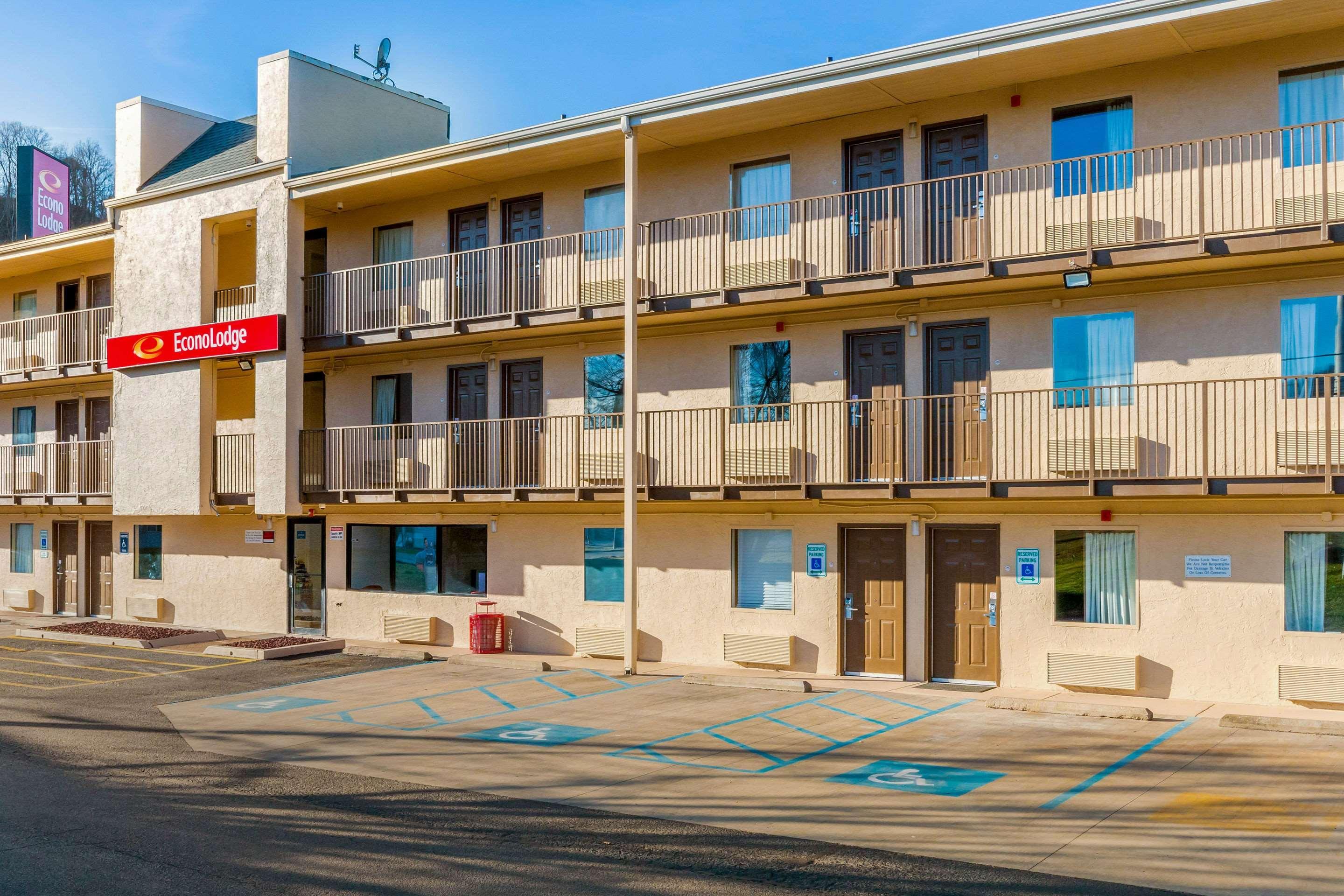 Days Inn By Wyndham Charleston Wv Exterior foto